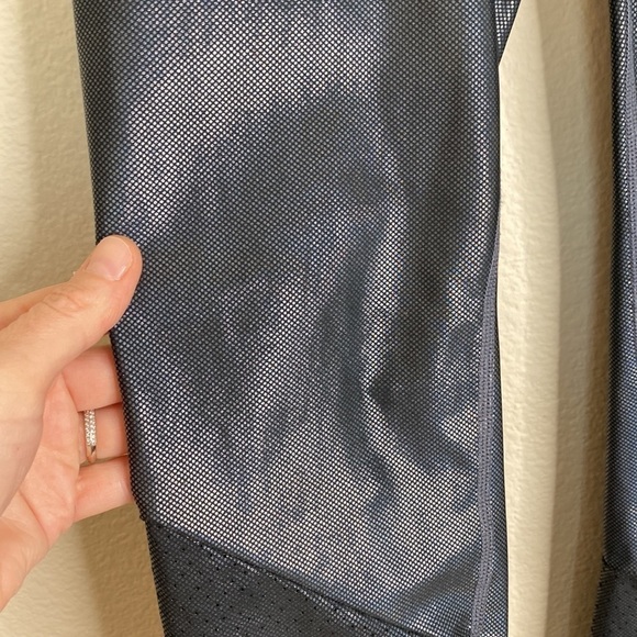 Carbon38 high rise shimmery perforated leggings Sz medium - Picture 2 of 4